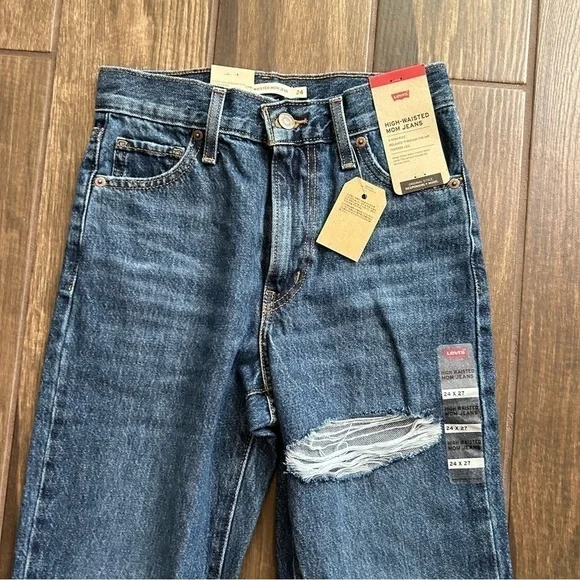 NWT Levi’s High Waisted Mom Jeans Distressed Sz 24 - Picture 4 of 11
